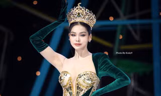 Hoa hậu Hòa bình Thái Lan bị chỉ trích vì mặc váy hở nội y 