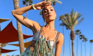 Đương kim Hoa hậu Hoàn vũ mặc táo bạo 