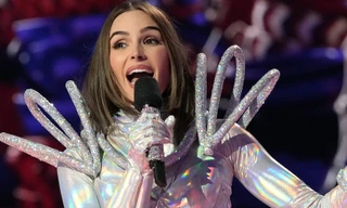 Hoa hậu Hoàn vũ hoá trang thành UFO khi thi The Masked Singer Mỹ