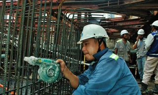 Công nhân thi công tuyến hầm metro số 1. Ảnh: Nguyên Anh 