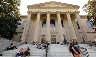 Trong khuôn viên đại học Bắc Carolina, Mỹ. Ảnh: Reuters 