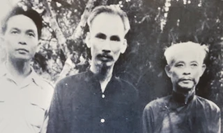 Cụ Bùi tại lễ phong hàm Đại tướng Võ Nguyên Giáp.