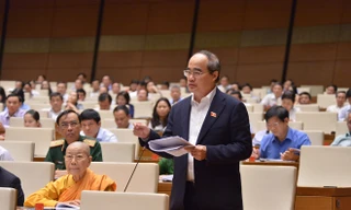 ÐBQH, Bí thư Thành ủy TPHCM Nguyễn Thiện Nhân phát biểu tại hội trường