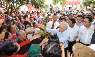 Tổng Bí thư Nguyễn Phú Trọng dự Ngày hội đại đoàn kết toàn dân tộc tại Làng văn hóa Thượng Điện, TP Hải Phòng ngày 15/11/2017 - Ảnh: TTXVN 