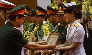 Trung úy Thanh Mai là một trong 24 cá nhân được Bộ Quốc phòng tặng Bằng khen về thành tích xuất sắc tại Army Games 2019. ẢNH: NGUYỄN MINH