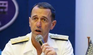 Đô đốc hải quân Mỹ John Richardson 