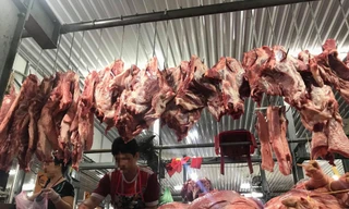 Tiêu thụ thịt heo giảm nhưng giá vẫn tăng