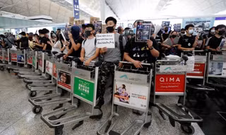 Người biểu tình tại sân bay Hong Kong. Ảnh: Reuters