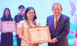 Những học sinh, thanh niên dân tộc làm tươi sáng bản làng