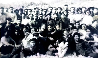 Những thanh niên bền gan sáng trí làm đường chiến lược 12B Hòa Bình Ảnh: tư liệu