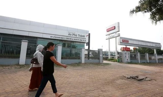 Gara ô tô hoạt động trong khuôn viên Khu LHTTQG Mỹ Đình. Ảnh: P.N 