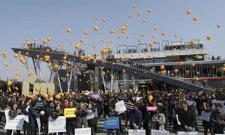 Lẳng lặng mà làm