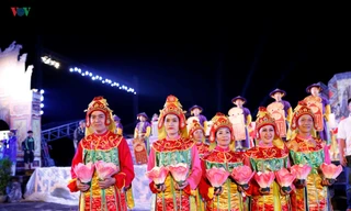 Múa lục cúng hoa đăng, một di sản của văn hóa Việt