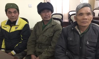 Ba cựu chiến binh Bảo Lâm kể chuyện giữ đất biên cương. Ảnh: Duy Chiến