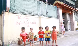 Các cháu nhỏ tại huyện Nghi Xuân, tỉnh Hà Tĩnh 