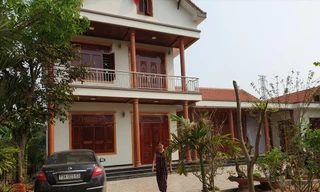 Khu nhà vườn và chiếc xe ô tô mà ông Tuyển sở hữu