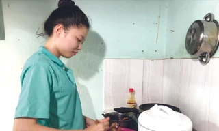 Nguyễn Thị Hồng Thắm, công nhân công ty Huê Phong lo lắng khi bị sa thải