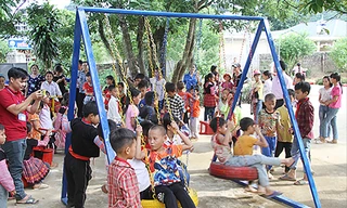 Sân chơi thiếu nhi dành tặng học sinh điểm trường Pà Thẻn, Sơn La Ảnh: CTV 