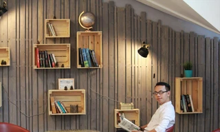 CEO Lê Anh Tiến bên không gian làm việc của mình. Ảnh: PV 