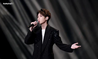 Một chiếc bánh Trung thu "chia 5 xẻ 7" đi mời vòng tròn, Vương Nguyên còn "ngọt" hơn bánh