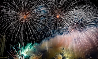 Choáng ngợp màn phô diễn pháo hoa giữa Canada và Trung Quốc trên sông Hàn 