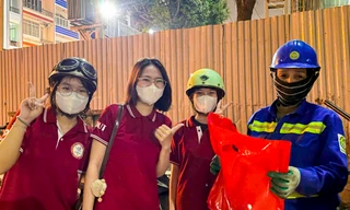 Ấm lòng món quà tặng những người giữ gìn vẻ đẹp thành phố