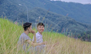 Giới trẻ check-in bên 'vịnh Hạ Long' thu nhỏ ở Đà Nẵng