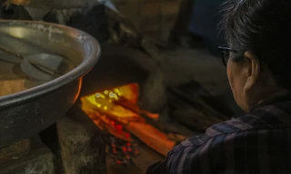 Làng bánh tráng 500 năm tuổi ở Đà Nẵng đỏ lửa xuyên đêm làm hàng Tết