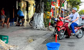 Đà Nẵng: Vật cản tự phát trên đường gây cản trở giao thông, mất mỹ quan đô thị