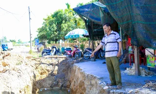 Thi công mương thoát nước QL14B dang dở, dân khổ vì bụi và nguy hiểm rình rập