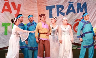 Danh hài Minh Vượng "hóa hổ" vào trường học