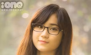 Cô nàng 9x xinh đẹp có nốt ruồi cực duyên
