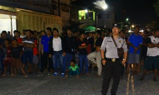 Cảnh sát làm nhiệm vụ tại khu vực, không lâu sau khi bắt được nghi phạm khủng bố tại Sibolga, miền bắc Sumatra, Indonesia