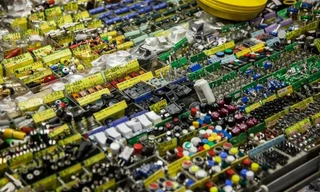 Trung Quốc: Nghề 'đào vàng' từ rác thải điện tử