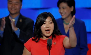 Nữ nghị sĩ đảng Dân chủ Grace Meng phát biểu trong Đại hội Toàn quốc của đảng Dân chủ ở Philadelphia vào tháng 7 năm 2016 (Ảnh: Reuters)