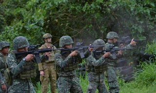 Quân đội Philippines vừa tiến hành một cuộc tấn công quy mô lớn nhằm vào nhóm phiến quân Abu Sayyaf, miền nam Phlippines