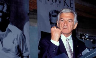 Cựu Thủ tướng Australia Bob Hawke trong buổi ra mắt hồi ký của ông vào năm 1994