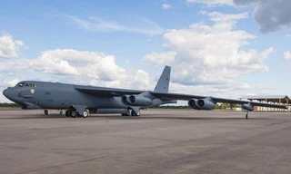 Máy bay B-52H Stratofortress là chiếc máy bay đầu tiên được chuyển đổi theo quy định trong Hiệp ước START mới