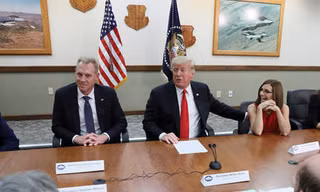 Những ngày đầu năm mới, Tổng thống Trump đã phải đau đầu với những vấn đề đáng lo ngại