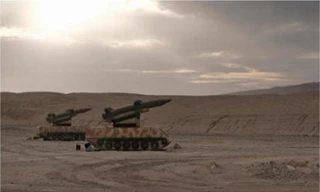 Hệ thống phòng không 2K12 Kub trong buổi huấn luyện trên sa mạc Negev, Israel