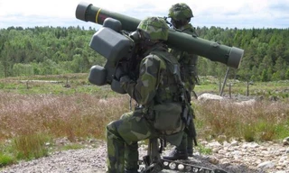 Hệ thống tên lửa RBS 70 được vận hành trong tay người lính