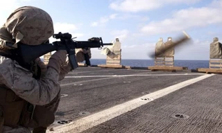 Binh sĩ Mỹ tập luyện bắn súng. Trong thời gian tới, những người lính Mỹ sẽ được tiếp nhận loại đạn chuyên dụng mới.