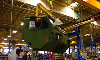 Hãng vũ khí Oshkosh sẽ nâng cấp các dòng xe tải hạng nặng hiện đang trong biên chế Quân đội Mỹ