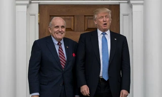 Luật sư Rudy Giuliani (trái)
