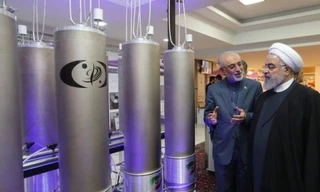 Mỹ đã liên tục trừng phạt, gây sức ép lên Iran trong nhiều năm qua bởi chương trình hạt nhân của Iran bị coi là nguy cơ đe dọa đối với Mỹ