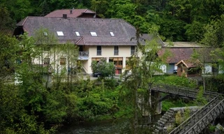 Khách sạn nơi xảy ra vụ việc nằm gần khu trượt tuyết nổi tiếng ở Passau, bang Bavaria, Đức