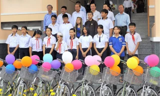 BẢN TIN TÌNH NGUYỆN: Trao học bổng cho con em đồng bào dân tộc