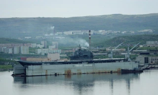 Tàu sân bay Đô đốc Kuznetsov vừa gặp phải tai nạn hết sức hi hữu