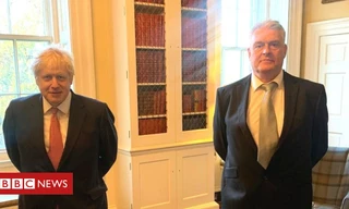 Thủ tướng Anh phải tự cách ly sau khi tiếp xúc gần với nghị sĩ Lee Anderson, người sau đó được xác định mắc COVID-19.