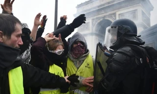 Người biểu tình Áo vàng chạm trán với cảnh sát Pháp liên tục suốt 23 tuần qua